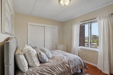 Tiny photo for 5555 N Cumberland Avenue #413, Chicago, IL 60656 (MLS # 12623922)