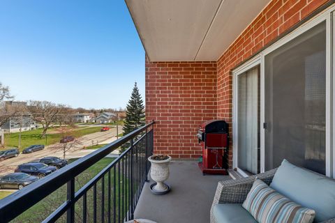 Tiny photo for 5555 N Cumberland Avenue #413, Chicago, IL 60656 (MLS # 12623922)