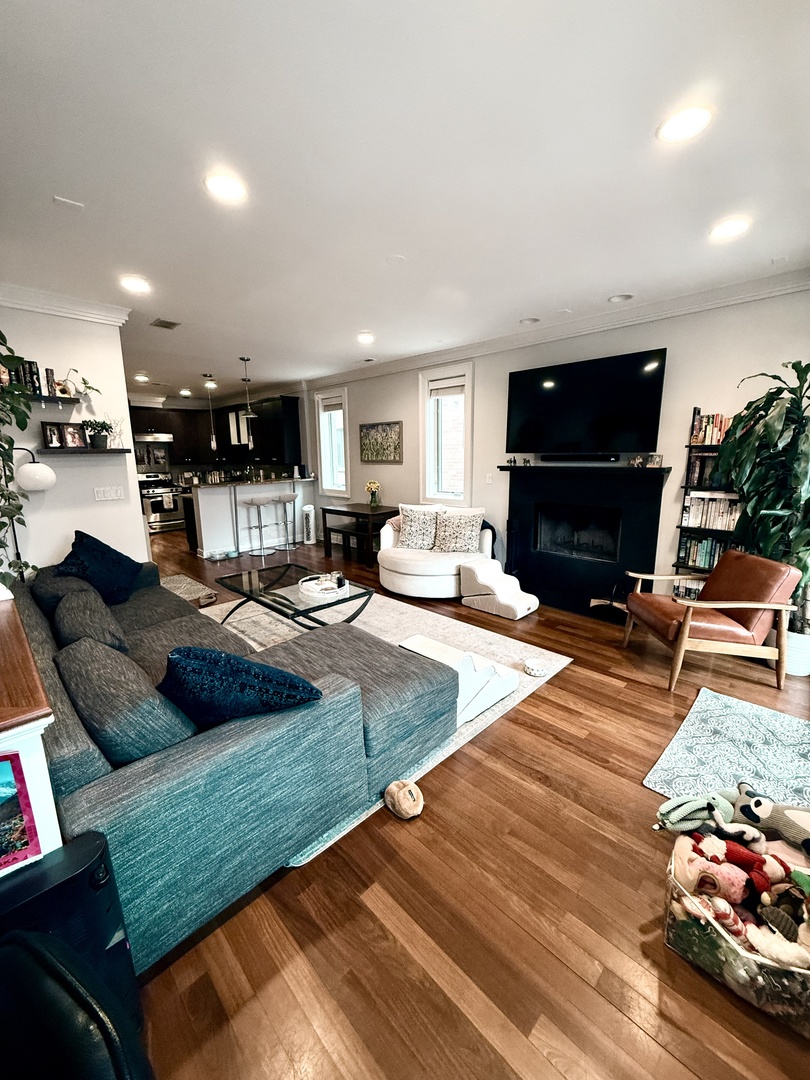 1037 W Monroe Street 2