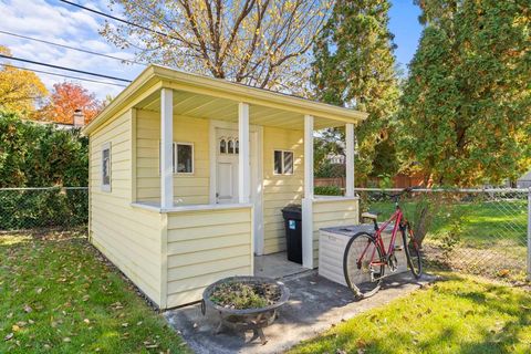 A home in La Grange Park