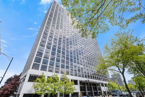 Photo of 4343 N Clarendon Avenue #817, Chicago, IL 60613 (MLS # 12643669)