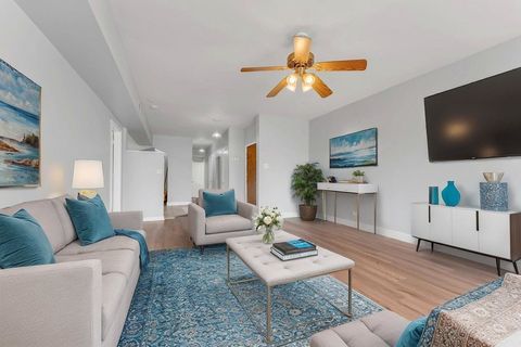 Tiny photo for 8012 S Essex Avenue #3S, Chicago, IL 60617 (MLS # 12491116)