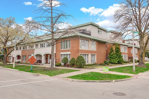 Tiny photo for 601 South Boulevard #E, Oak Park, IL 60302 (MLS # 12797514)