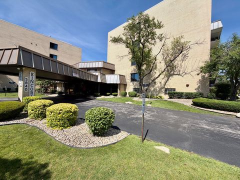 Photo of 5840 W 104th Street #314, Oak Lawn, IL 60453 (MLS # 12686926)