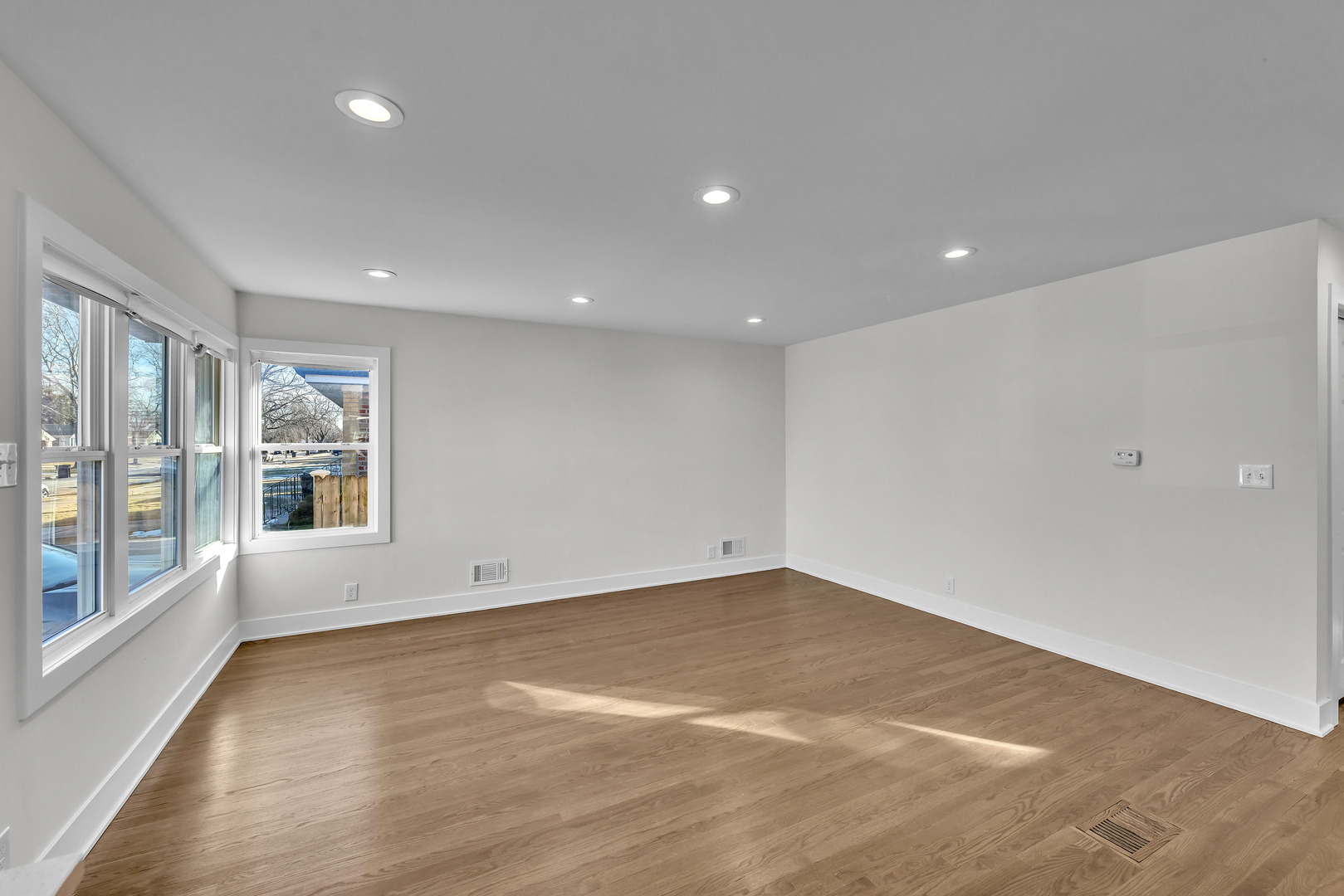 7746 S Kolmar Avenue