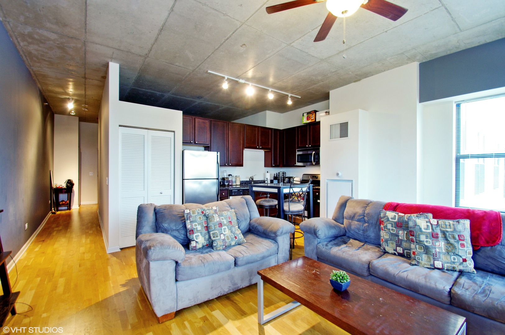 1122 W Catalpa Avenue 414