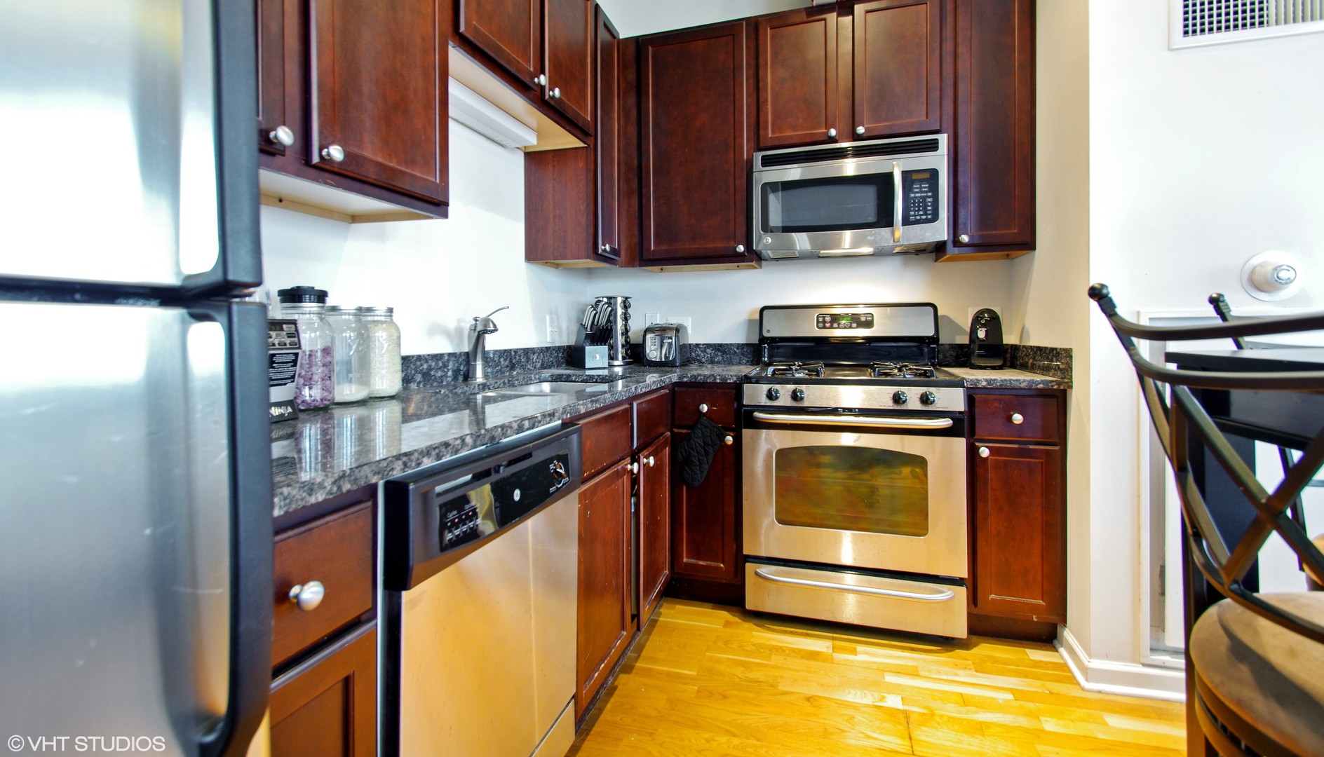 1122 W Catalpa Avenue 414