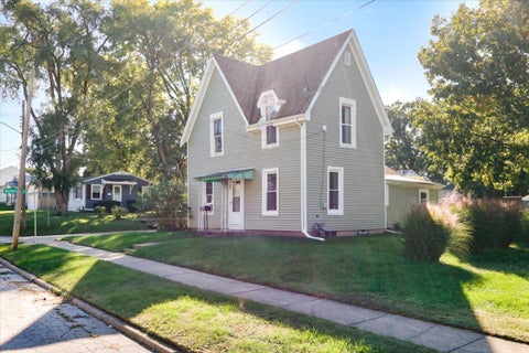 Photo of 1102-1104 W Mill Street, Bloomington, IL 61701 (MLS # 12764268)