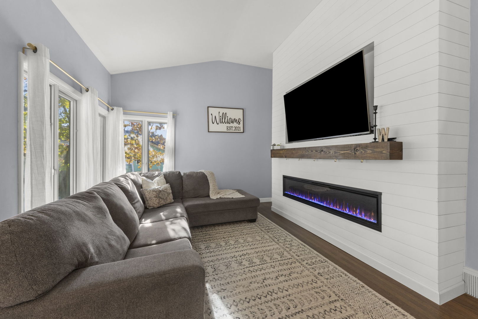 5924 Carpenter Street