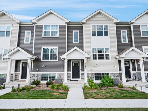 Photo of 1533 Yosemite Way, Pingree Grove, IL 60140 (MLS # 12491124)