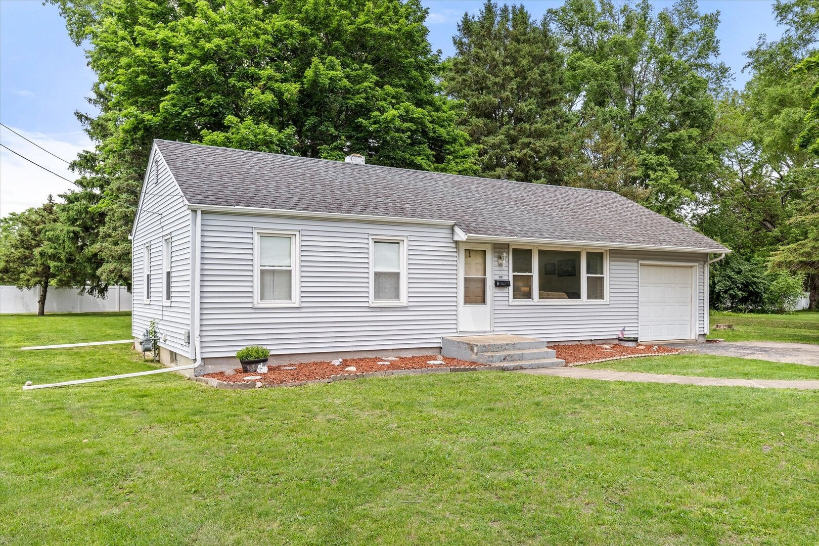 902 Laura Avenue