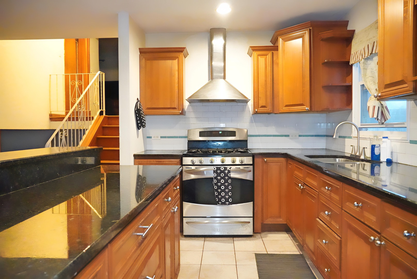 215 Hawthorne Circle