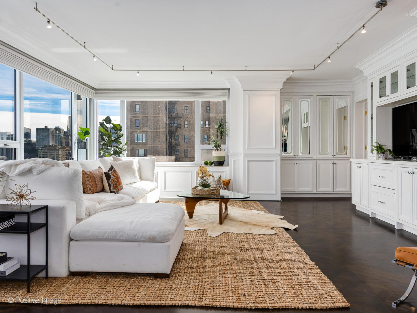 1300 N Lake Shore Drive 21A