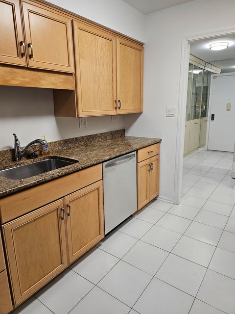 Tiny photo for 6400 N Cicero Avenue #212, Lincolnwood, IL 60712 (MLS # 12712384)