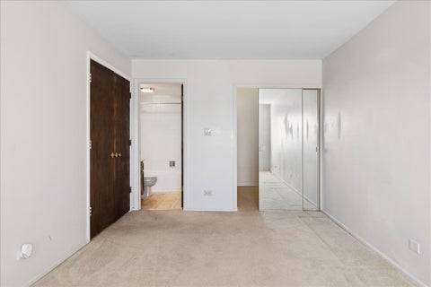 Tiny photo for 625 W Huntington Commons Road #405, Mount Prospect, IL 60056 (MLS # 12794649)