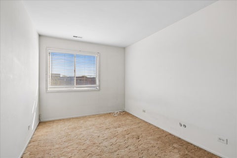 Tiny photo for 625 W Huntington Commons Road #405, Mount Prospect, IL 60056 (MLS # 12794649)
