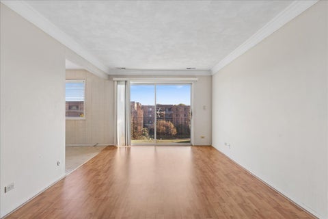 Tiny photo for 625 W Huntington Commons Road #405, Mount Prospect, IL 60056 (MLS # 12794649)