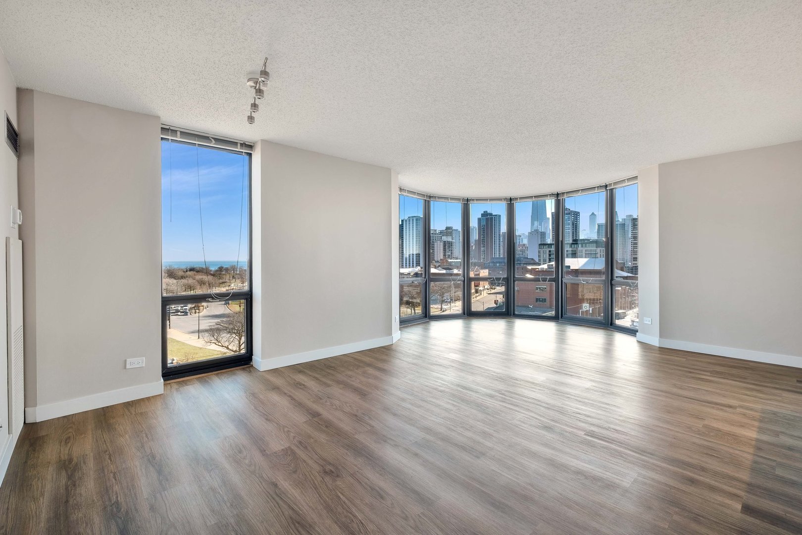 1730 N Clark Street 905-906