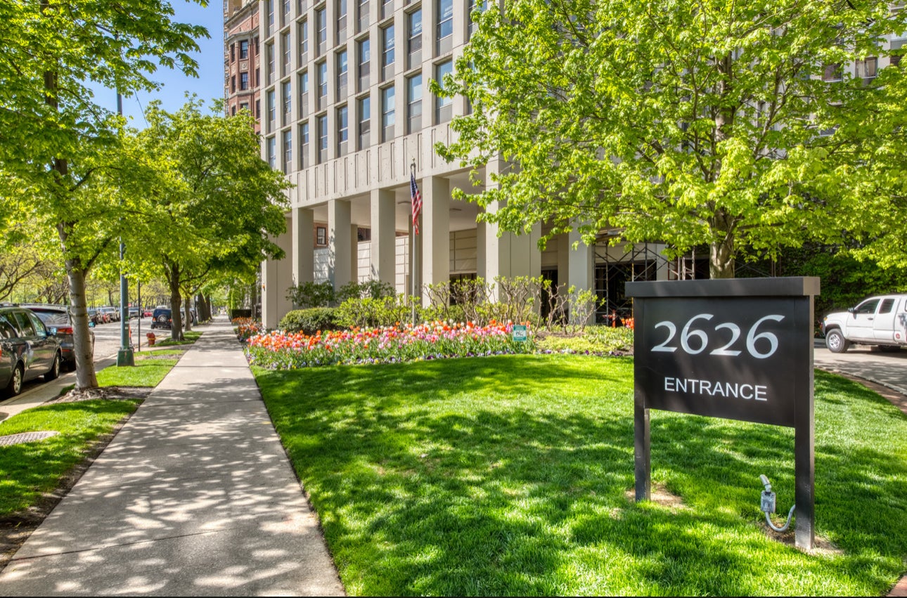 2626 N Lakeview Avenue 2411