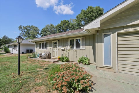 Tiny photo for 1406 E Pennsylvania Avenue, Urbana, IL 61801 (MLS # 12754757)