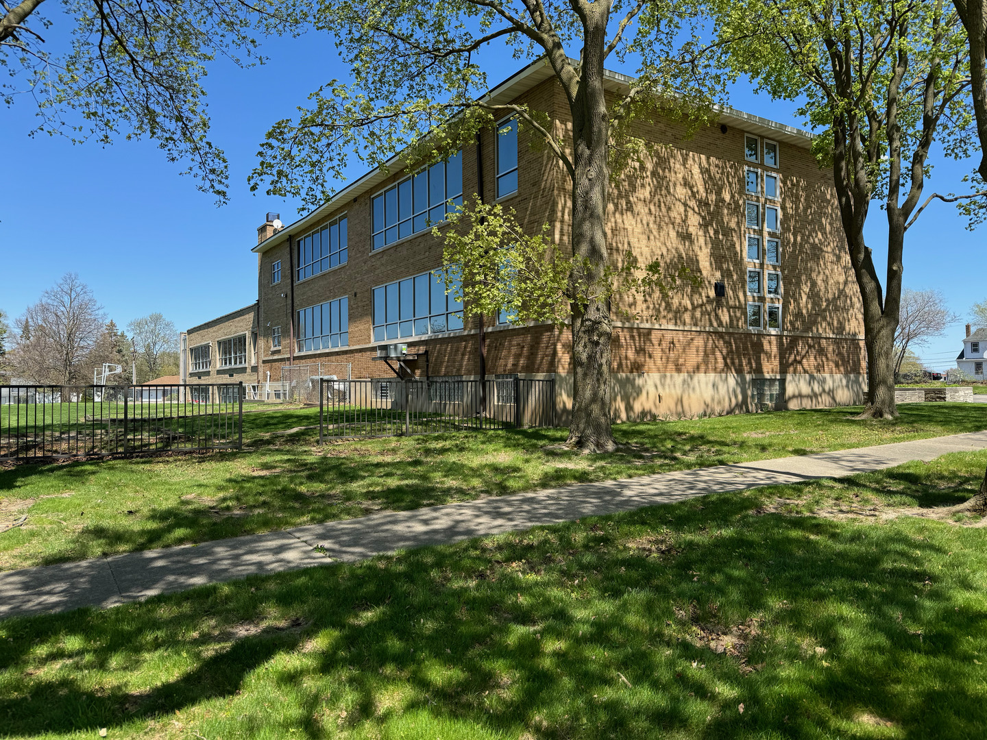 900 Elizabeth Street