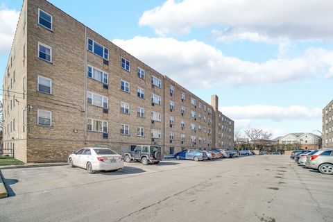 Tiny photo for 6161 N HOYNE Avenue #302, Chicago, IL 60659 (MLS # 12568814)