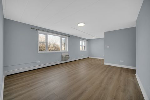 Tiny photo for 6161 N HOYNE Avenue #302, Chicago, IL 60659 (MLS # 12568814)