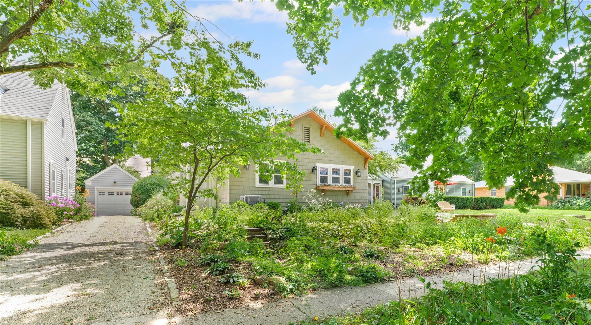 611 W Iowa Street