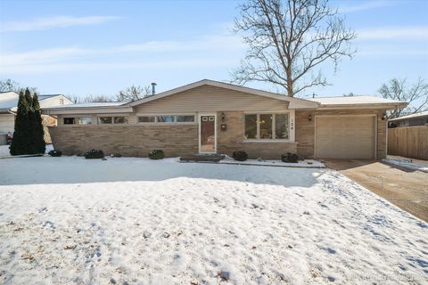 Photo of 104 Briar Lane, North Aurora, IL 60542 (MLS # 12530120)