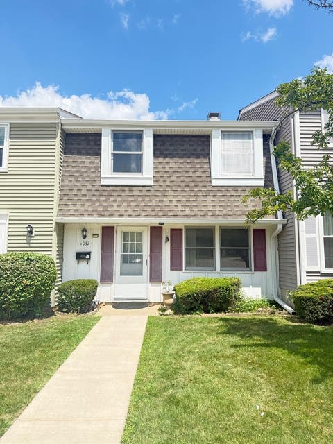 Photo of 1932 Farnham Court, Schaumburg, IL 60194 (MLS # 12723099)