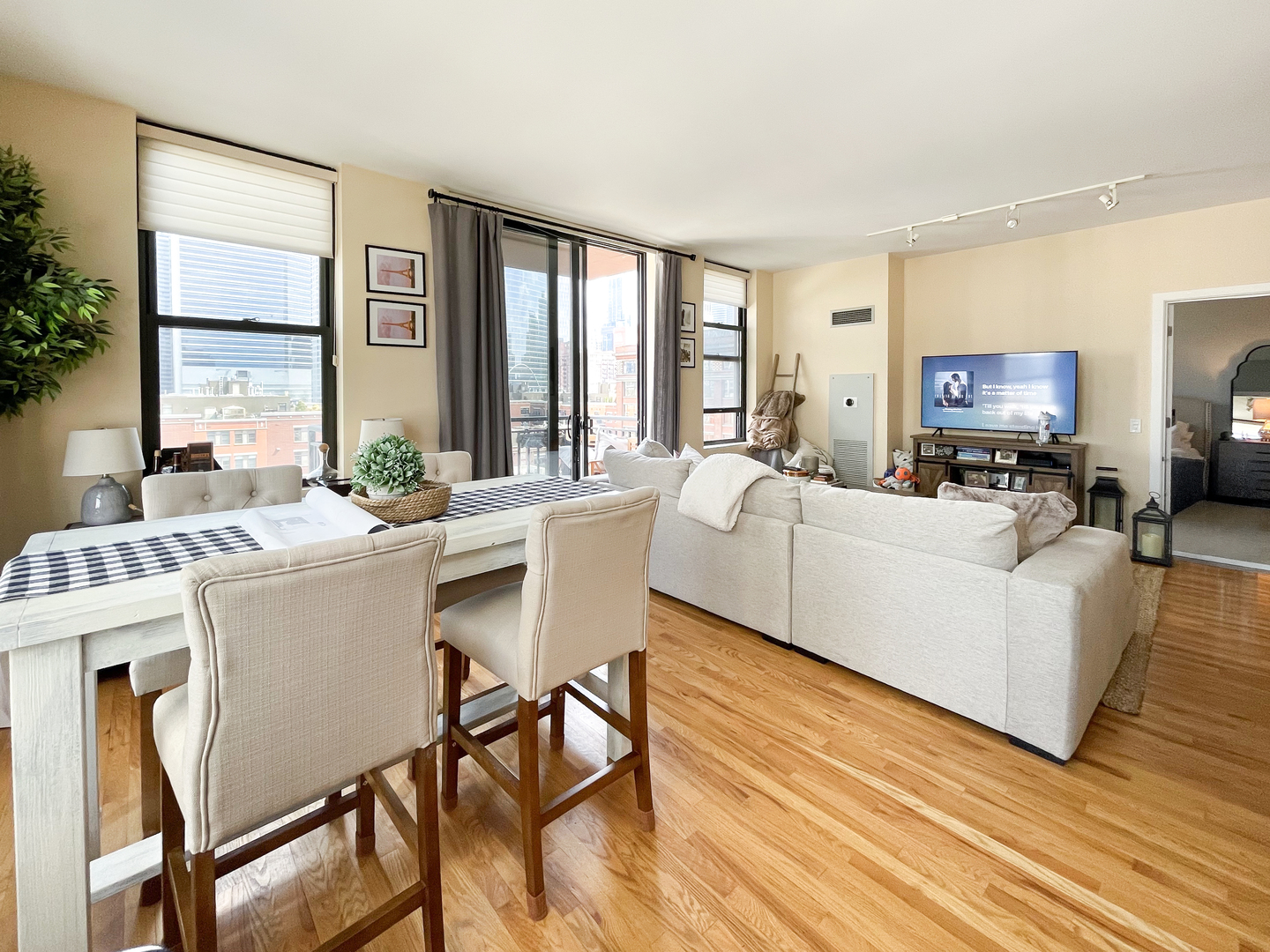 330 N JEFFERSON Street 801