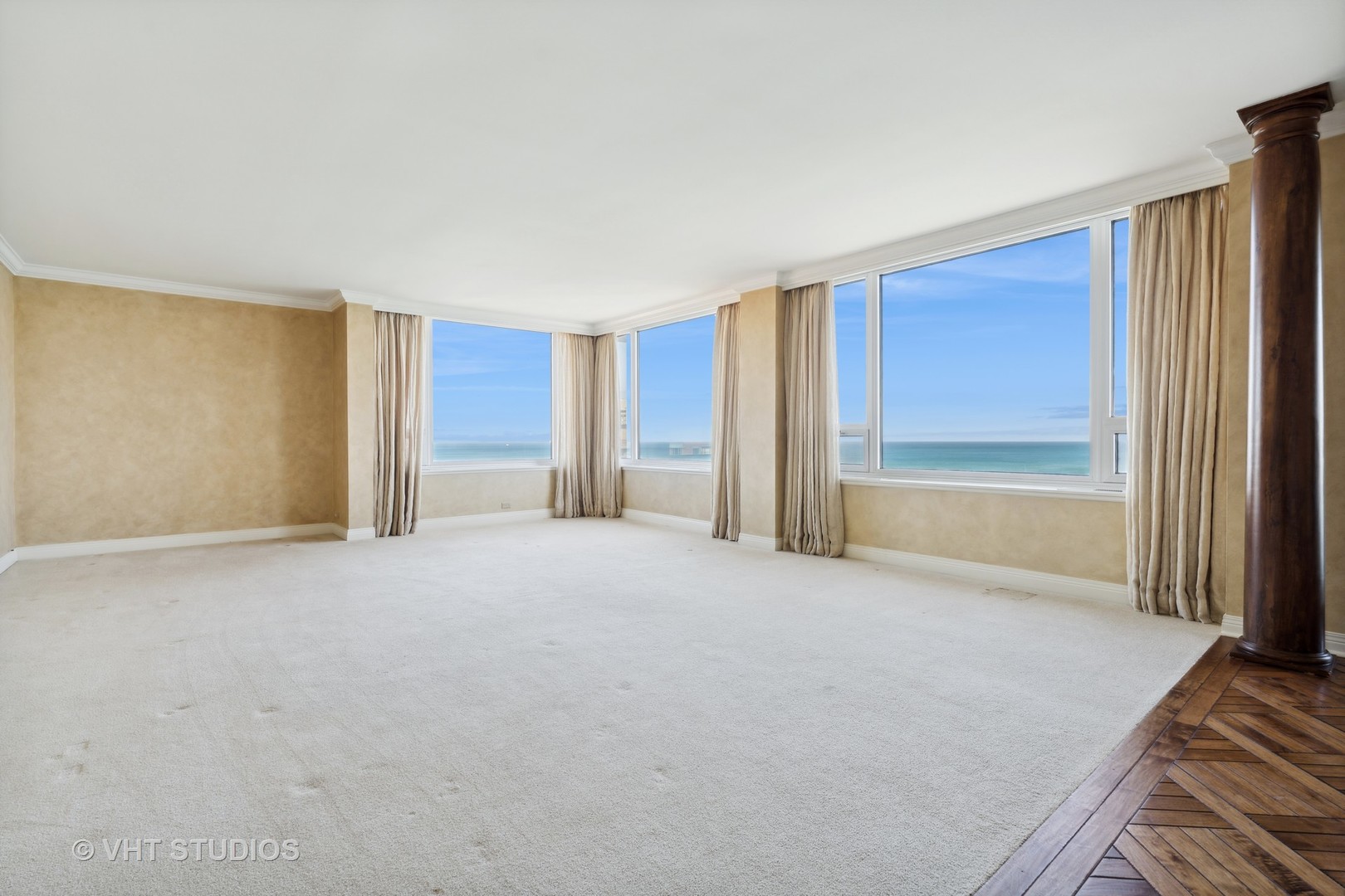 1300 N Lake Shore Drive 22CD
