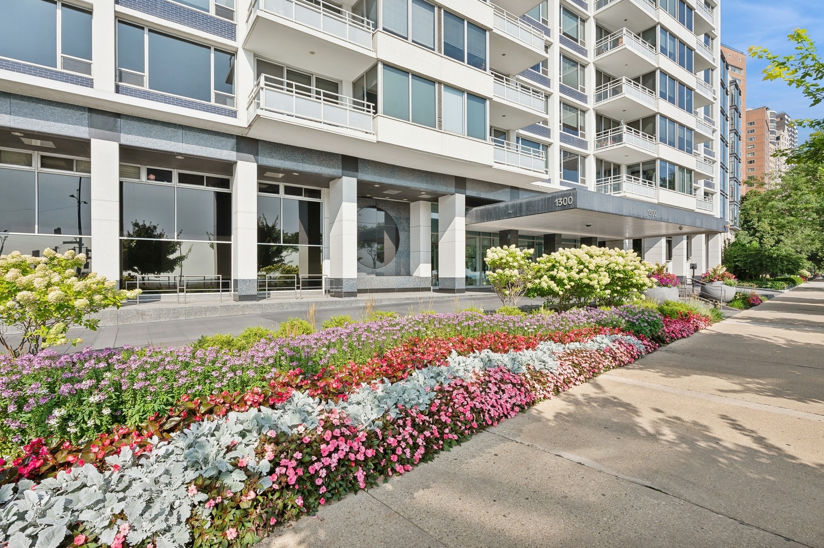 1300 N Lake Shore Drive 22CD