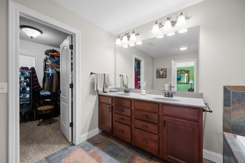 Tiny photo for 4220 E 48TH Street, Davenport, IA 52807 (MLS # 12574520)