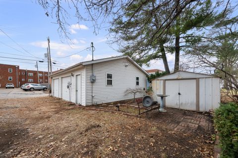 Tiny photo for 817 Grant Street, Bettendorf, IA 52722 (MLS # 12586911)