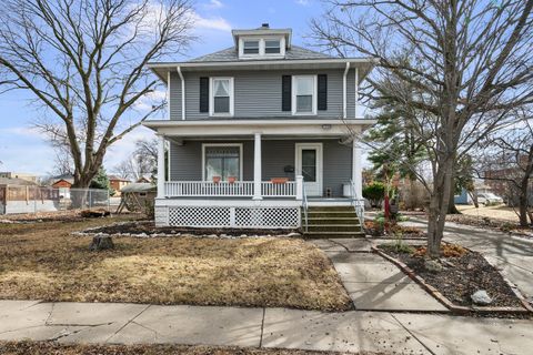 Photo of 817 Grant Street, Bettendorf, IA 52722 (MLS # 12586911)