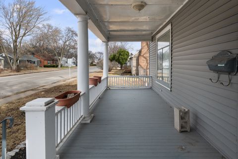 Tiny photo for 817 Grant Street, Bettendorf, IA 52722 (MLS # 12586911)