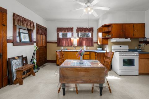 Tiny photo for 817 Grant Street, Bettendorf, IA 52722 (MLS # 12586911)