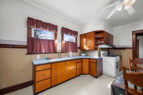 Tiny photo for 817 Grant Street, Bettendorf, IA 52722 (MLS # 12586911)