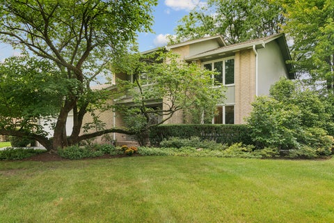 Photo of 1310 Hidden Lake Drive, Buffalo Grove, IL 60089 (MLS # 12751155)