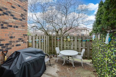 Tiny photo for 7315 Winthrop Way #6, Downers Grove, IL 60516 (MLS # 12502372)