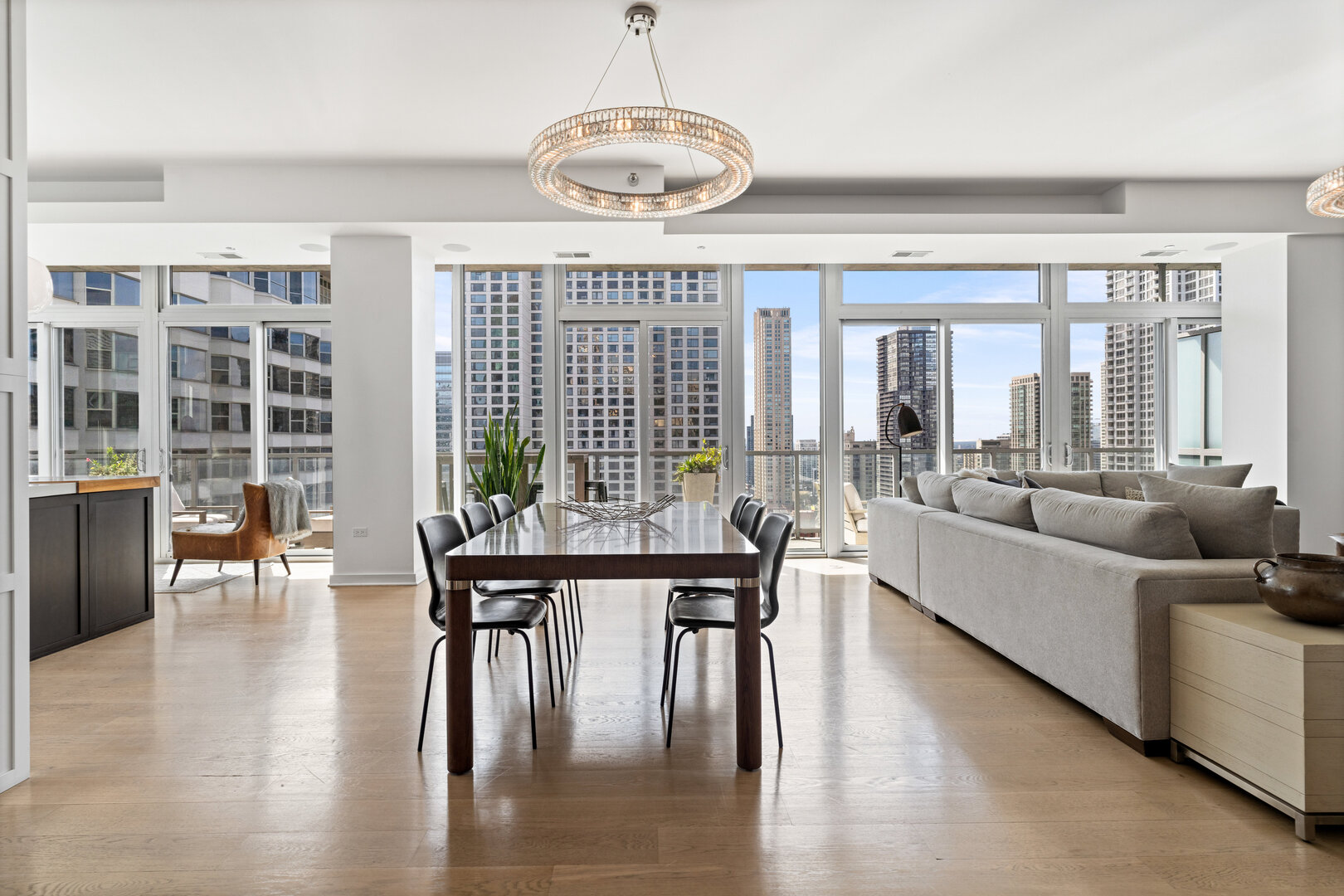 550 N Saint Clair Street 2502