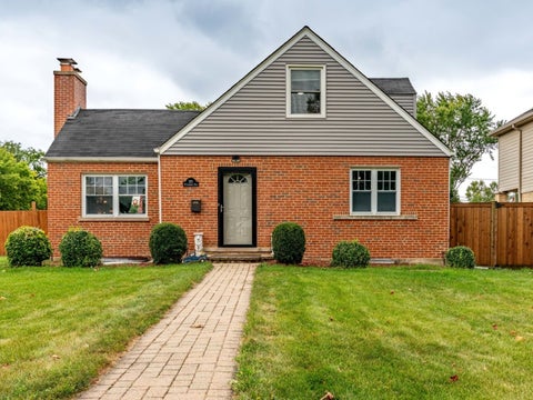 Photo of 301 W Lonnquist Boulevard, Mount Prospect, IL 60056 (MLS # 12761376)