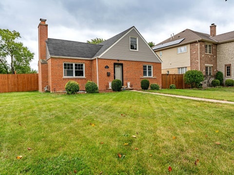 Tiny photo for 301 W Lonnquist Boulevard, Mount Prospect, IL 60056 (MLS # 12761376)