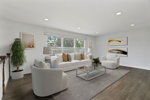 Tiny photo for 530 Ramblewood Court, Lake Zurich, IL 60047 (MLS # 12482698)