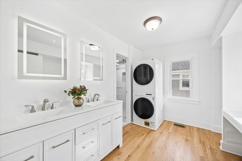 Tiny photo for 542 N Ridgeland Avenue, Oak Park, IL 60302 (MLS # 12601953)