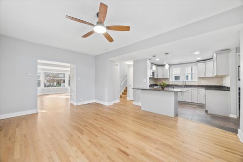 Tiny photo for 542 N Ridgeland Avenue, Oak Park, IL 60302 (MLS # 12601953)