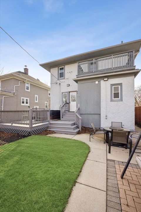 Tiny photo for 542 N Ridgeland Avenue, Oak Park, IL 60302 (MLS # 12601953)