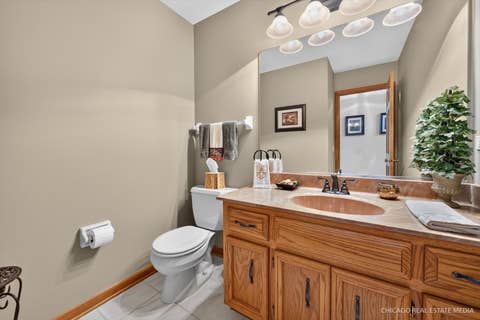Tiny photo for 425 Brentwood Court, Roselle, IL 60172 (MLS # 12704487)
