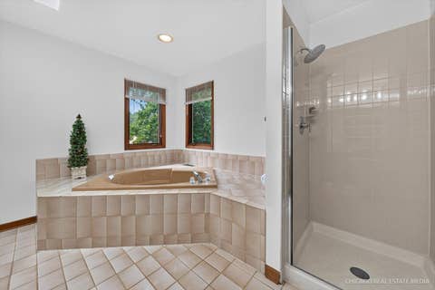 Tiny photo for 425 Brentwood Court, Roselle, IL 60172 (MLS # 12704487)